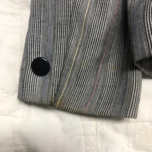 Suits - Picture 3 of 6